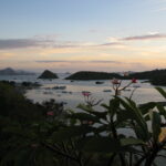Sewa kapal Labuan Bajo - pemandangan pelabuhan dan armada kapal